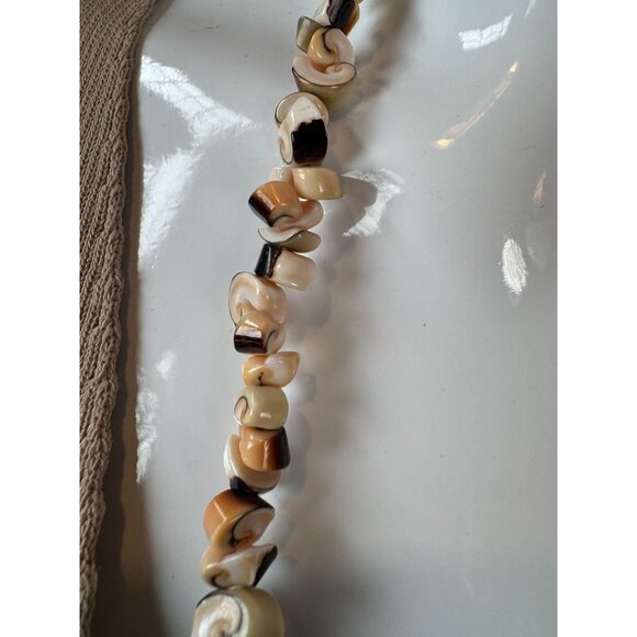 Vintage Shell Necklace With Swirl & Cone Shapes Beige & Brown Tones Barrel Clasp - Picture 5 of 16